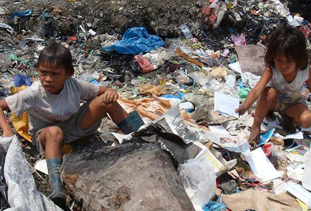 4.8秒に一人、貧しさがのために5歳の誕生日を迎えられずに亡くなっています