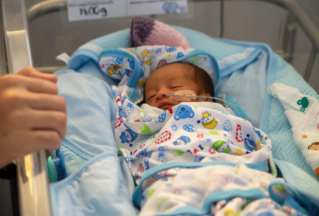 適切な医療を受けられないアジアの子供たち